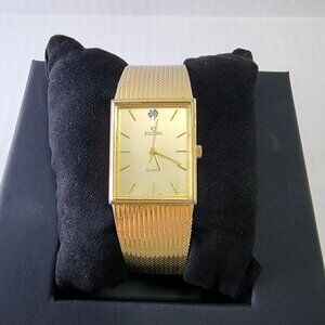 Elegant Gold Watches with Minimalist Design